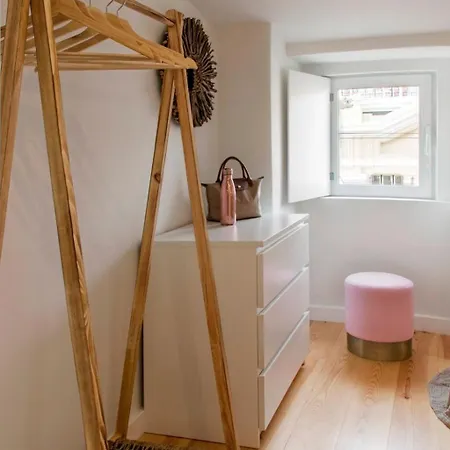 Romantische Nest- Der Perfekte Rueckzugsort Im Stadtzentrum By Interhome Apartmán Lisboa